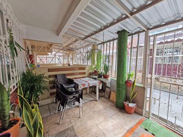Venta de casa de 2 plantas y 4 dormitorios en Urbanización Beata Mercedes Molina, km 16 Vía a Daule