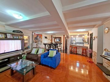 Venta de casa de 2 plantas y 4 dormitorios en Urbanización Beata Mercedes Molina, km 16 Vía a Daule