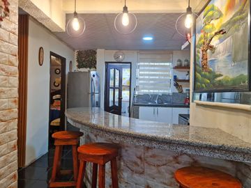 Venta de casa de 2 plantas y 4 dormitorios en Urbanización Beata Mercedes Molina, km 16 Vía a Daule