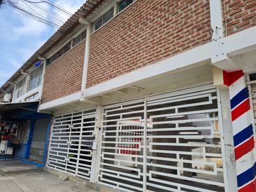 Venta de casa de 2 plantas y 4 dormitorios en Urbanización Beata Mercedes Molina, km 16 Vía a Daule