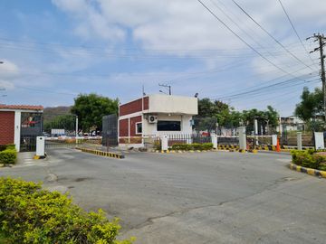 Venta de casa de 2 plantas y 4 dormitorios en Urbanización Beata Mercedes Molina, km 16 Vía a Daule