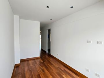 Vendo Hermoso Departamento 180 m2 Piso 4 Urb Aurora Miraflores