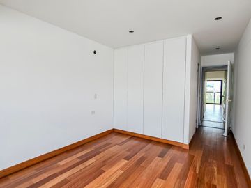 Vendo Hermoso Departamento 180 m2 Piso 4 Urb Aurora Miraflores