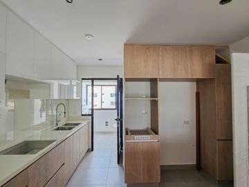 Vendo Hermoso Departamento 180 m2 Piso 4 Urb Aurora Miraflores