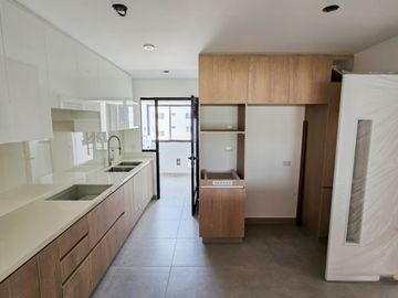 Vendo Hermoso Departamento 180 m2 Piso 4 Urb Aurora Miraflores