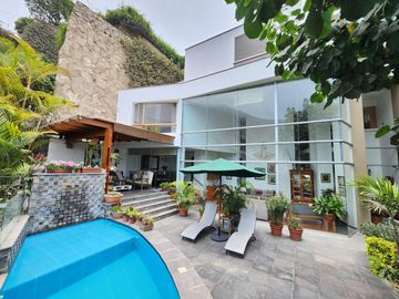 Venta moderna casa en Las Casuarinas Surco