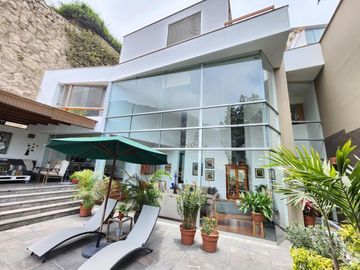 Venta moderna casa en Las Casuarinas Surco