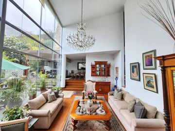 Venta moderna casa en Las Casuarinas Surco