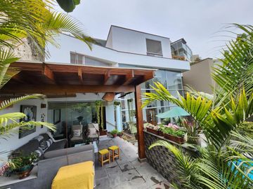 Venta moderna casa en Las Casuarinas Surco