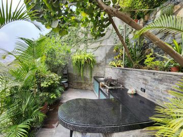 Venta moderna casa en Las Casuarinas Surco