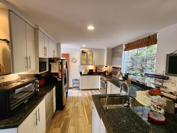 Venta moderna casa en Las Casuarinas Surco