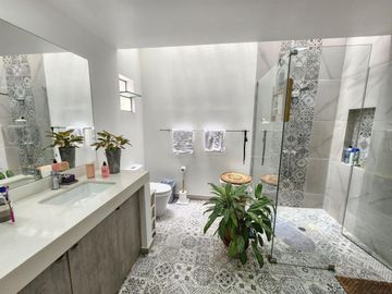 Venta moderna casa en Las Casuarinas Surco