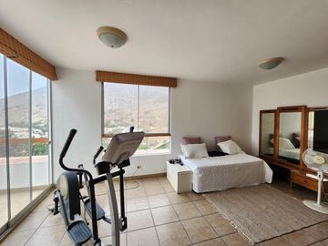 Venta moderna casa en Las Casuarinas Surco