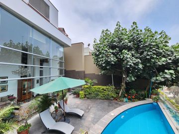 Venta moderna casa en Las Casuarinas Surco
