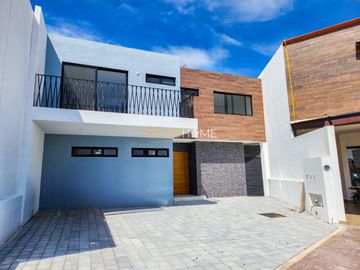 CASA EN VENTA, JURIQUILLA QRO.