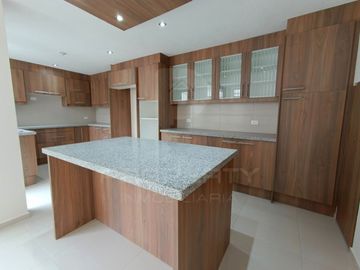 casa moderna nueva 3 dormitorios 2 parqueaderos La Armenia Valle de los Chillos terraza jardín Parque Metropolitano