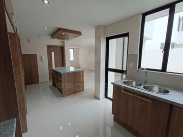 casa moderna nueva 3 dormitorios 2 parqueaderos La Armenia Valle de los Chillos terraza jardín Parque Metropolitano