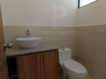 casa moderna nueva 3 dormitorios 2 parqueaderos La Armenia Valle de los Chillos terraza jardín Parque Metropolitano