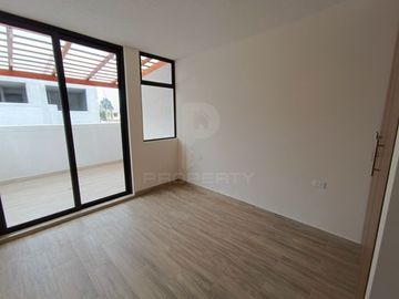 casa moderna nueva 3 dormitorios 2 parqueaderos La Armenia Valle de los Chillos terraza jardín Parque Metropolitano