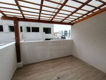casa moderna nueva 3 dormitorios 2 parqueaderos La Armenia Valle de los Chillos terraza jardín Parque Metropolitano