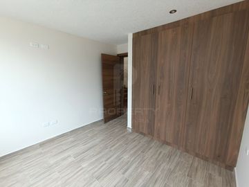 casa moderna nueva 3 dormitorios 2 parqueaderos La Armenia Valle de los Chillos terraza jardín Parque Metropolitano