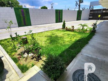 casa 4 dormitorios, 2 parqueaderos, terraza, jardín y patio. Marianitas de Calderón Norte de Quito Llano grande Carapungo Zabala