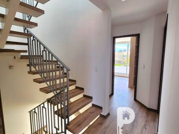 casa 4 dormitorios, 2 parqueaderos, terraza, jardín y patio. Marianitas de Calderón Norte de Quito Llano grande Carapungo Zabala