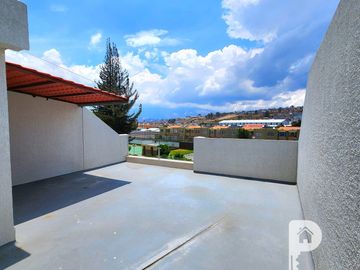 casa 4 dormitorios, 2 parqueaderos, terraza, jardín y patio. Marianitas de Calderón Norte de Quito Llano grande Carapungo Zabala