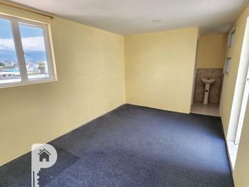 casa 4 dormitorios, 2 parqueaderos, terraza, jardín y patio. Marianitas de Calderón Norte de Quito Llano grande Carapungo Zabala
