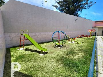 casa 4 dormitorios, 2 parqueaderos, terraza, jardín y patio. Marianitas de Calderón Norte de Quito Llano grande Carapungo Zabala