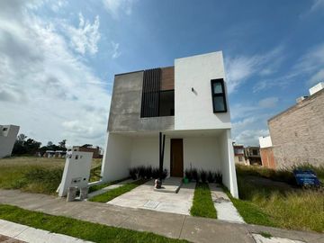 Casa en venta en Aguascalientes, Res. Santa Barbara