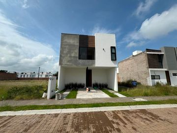 Casa en venta en Aguascalientes, Res. Santa Barbara