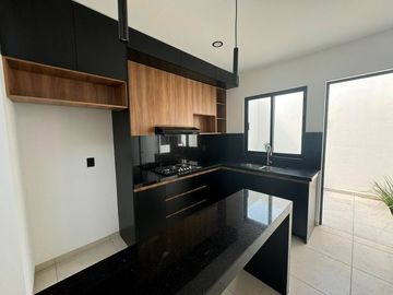 Casa en venta en Aguascalientes, Res. Santa Barbara
