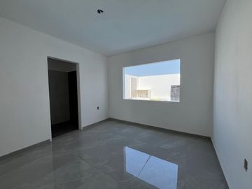 CASA EN VENTA CON ALBERCA, A 5 MIN. DE CENTRAL DE ABASTOS DE CUAUTLA, MOR.