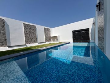CASA EN VENTA CON ALBERCA, A 5 MIN. DE CENTRAL DE ABASTOS DE CUAUTLA, MOR.