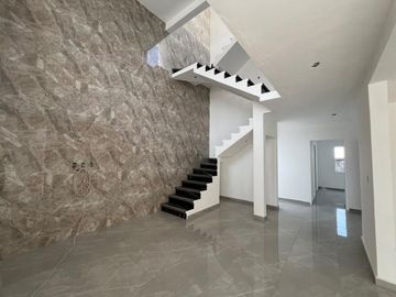 CASA EN VENTA CON ALBERCA, A 5 MIN. DE CENTRAL DE ABASTOS DE CUAUTLA, MOR.