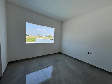 CASA EN VENTA CON ALBERCA, A 5 MIN. DE CENTRAL DE ABASTOS DE CUAUTLA, MOR.