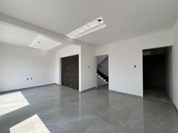 CASA EN VENTA CON ALBERCA, A 5 MIN. DE CENTRAL DE ABASTOS DE CUAUTLA, MOR.
