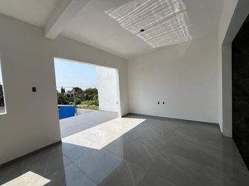 CASA EN VENTA CON ALBERCA, A 5 MIN. DE CENTRAL DE ABASTOS DE CUAUTLA, MOR.