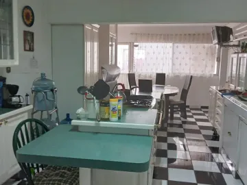 Casa en venta con cochera para 3 autos y cocina integral en Sierra Leona, Lomas