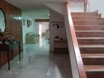 Casa en venta con cochera para 3 autos y cocina integral en Sierra Leona, Lomas