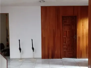 Casa en venta con cochera para 3 autos y cocina integral en Sierra Leona, Lomas