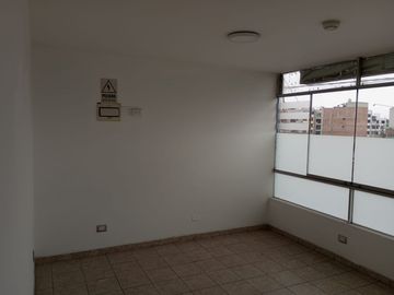 Alquiler de oficina de 75 m2 en Av. Angamos, Surquillo