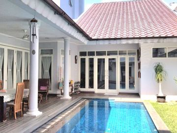 Dijual Rumah Siap Huni di Cipete, Jaksel dengan Kolam Renang, Lokasi Strategis