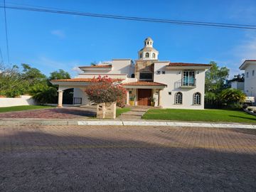 LAS CAÑADAS HERMOSA CASA EN VENTA A CAMPO DE GOLF CON ALBERCA Y LA MEJOR VISTA