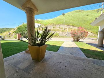 LAS CAÑADAS HERMOSA CASA EN VENTA A CAMPO DE GOLF CON ALBERCA Y LA MEJOR VISTA