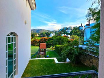 LAS CAÑADAS HERMOSA CASA EN VENTA A CAMPO DE GOLF CON ALBERCA Y LA MEJOR VISTA