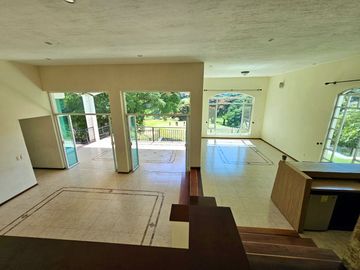 LAS CAÑADAS HERMOSA CASA EN VENTA A CAMPO DE GOLF CON ALBERCA Y LA MEJOR VISTA