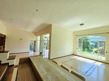LAS CAÑADAS HERMOSA CASA EN VENTA A CAMPO DE GOLF CON ALBERCA Y LA MEJOR VISTA
