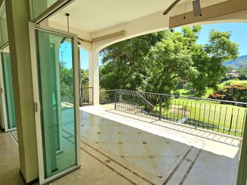 LAS CAÑADAS HERMOSA CASA EN VENTA A CAMPO DE GOLF CON ALBERCA Y LA MEJOR VISTA